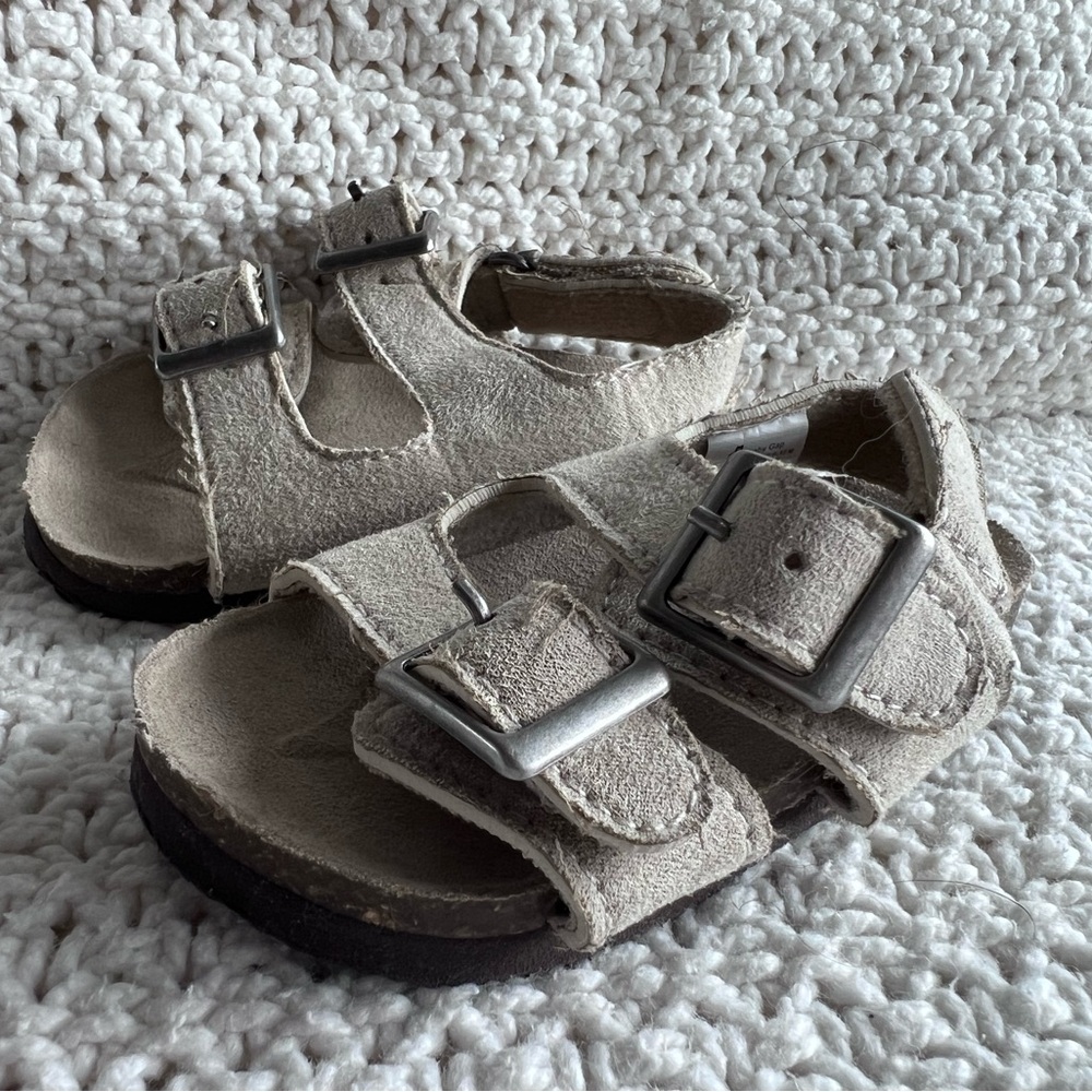 Gap baby sandals size 6-12 months